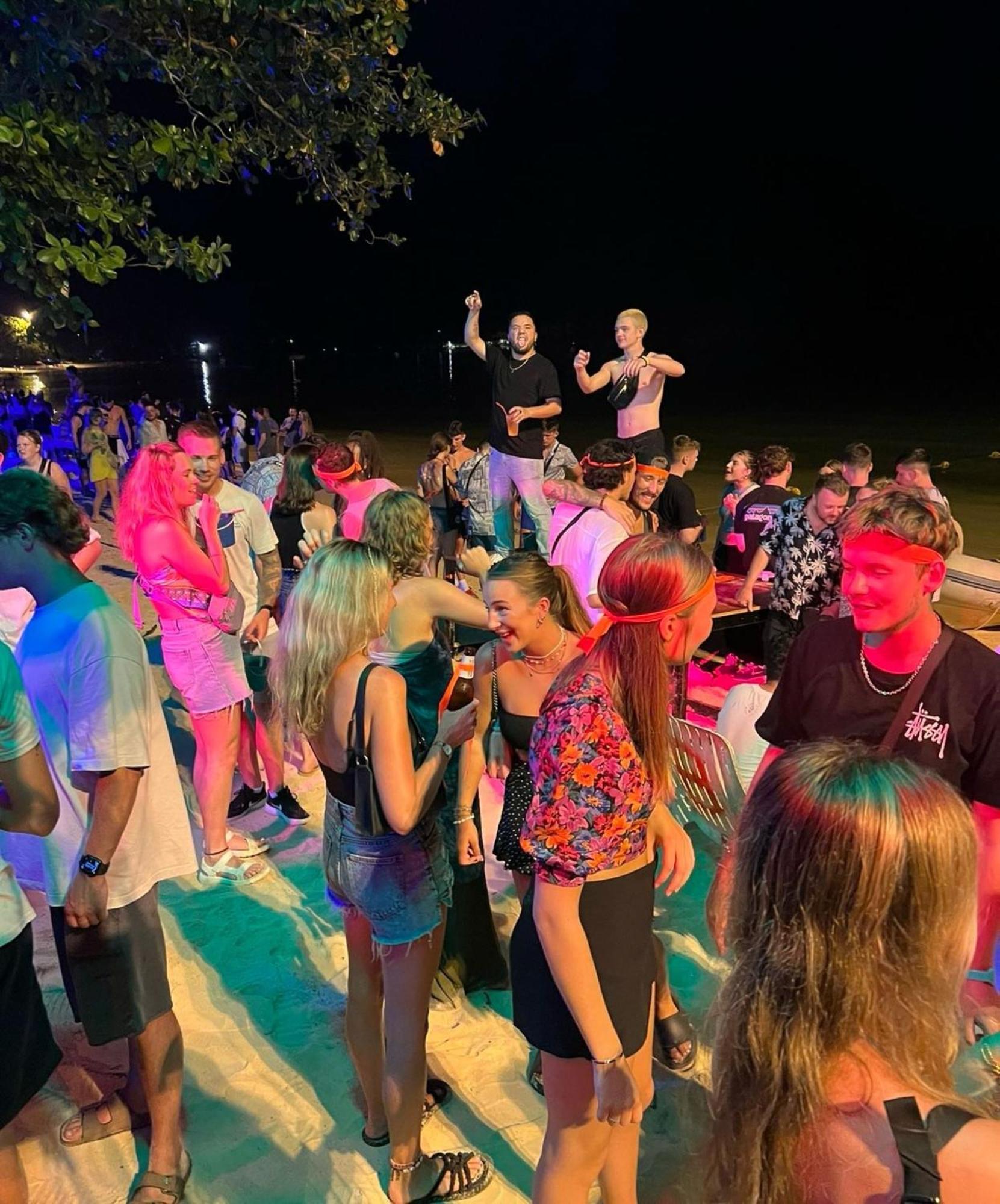 Blanco Beach Bar Hostel Νησί Phi Phi Εξωτερικό φωτογραφία